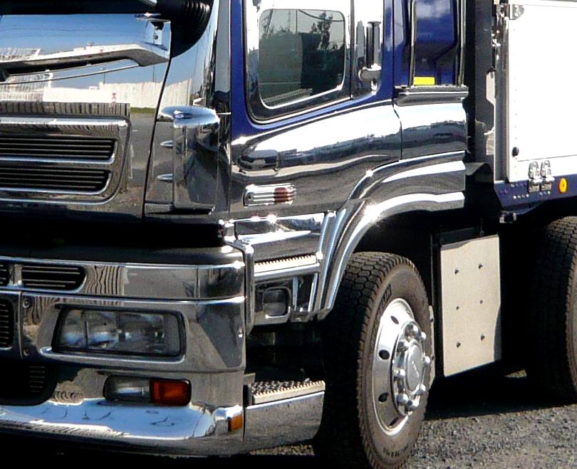 いすゞ4トンフォワード/ギガ メッキウインカーカバー | 大阪のトラックショップＫＥＮＺはトラックパーツ、トラック用品、トラック部品の通販など トラック用品専門店