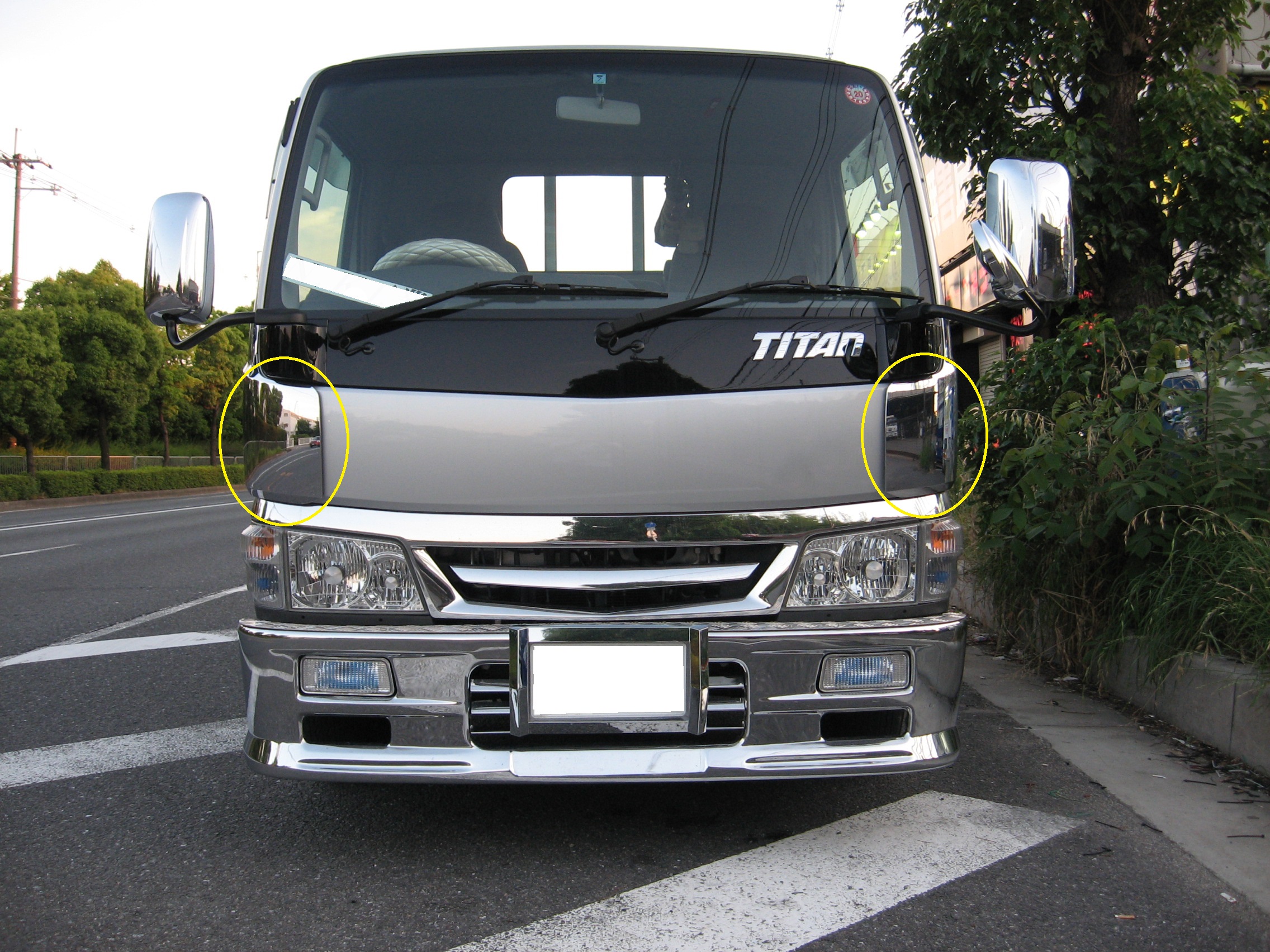 タイタン/タイタンダッシュ用 メッキコーナーパネル L/Rセット | 大阪のトラックショップKENZはトラックパーツ、トラック用品、トラック