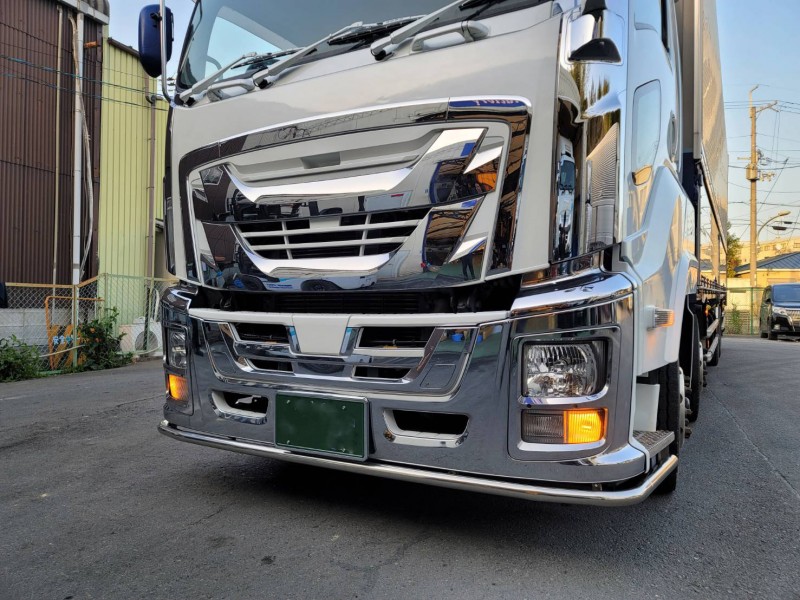 ファイブスターギガ用 パイプバンパー 3分割/単品  大阪のトラックショップＫＥＮＺはトラックパーツ、トラック用品、トラック部品の通販などトラック用品専門店